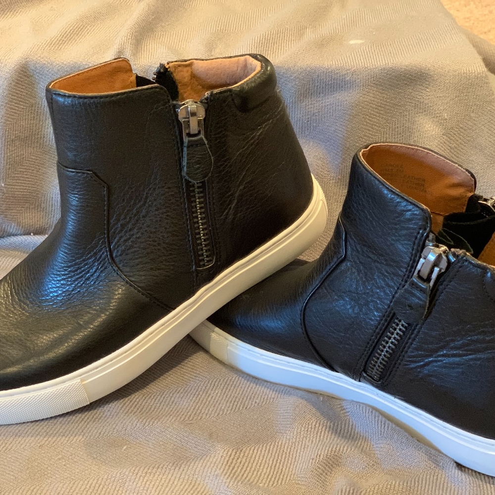 Kenneth Cole Gentle Souls